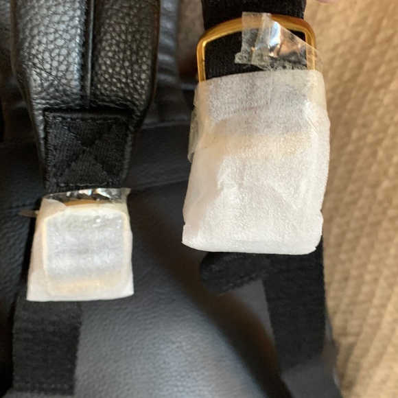 Authentic KURT GEIGER LONDON Pebbled leather two way top zip backpack - Picture 12 of 16